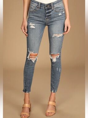eunina Light Wash Distressed High Rise
Cropped Skinny Jeans Size 9